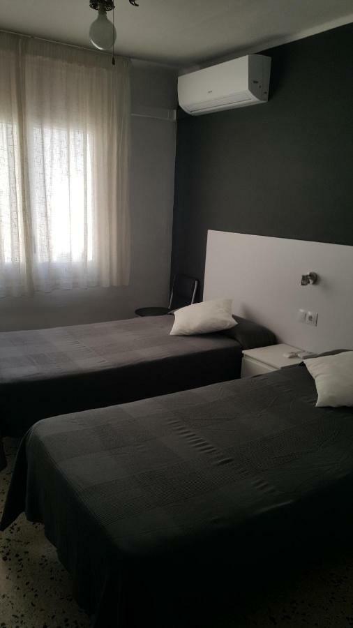 Hostal Can Joanet 坎布里尔斯 外观 照片