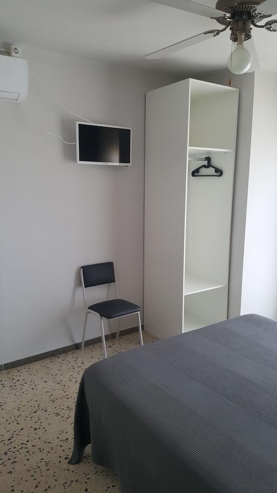 Hostal Can Joanet 坎布里尔斯 外观 照片